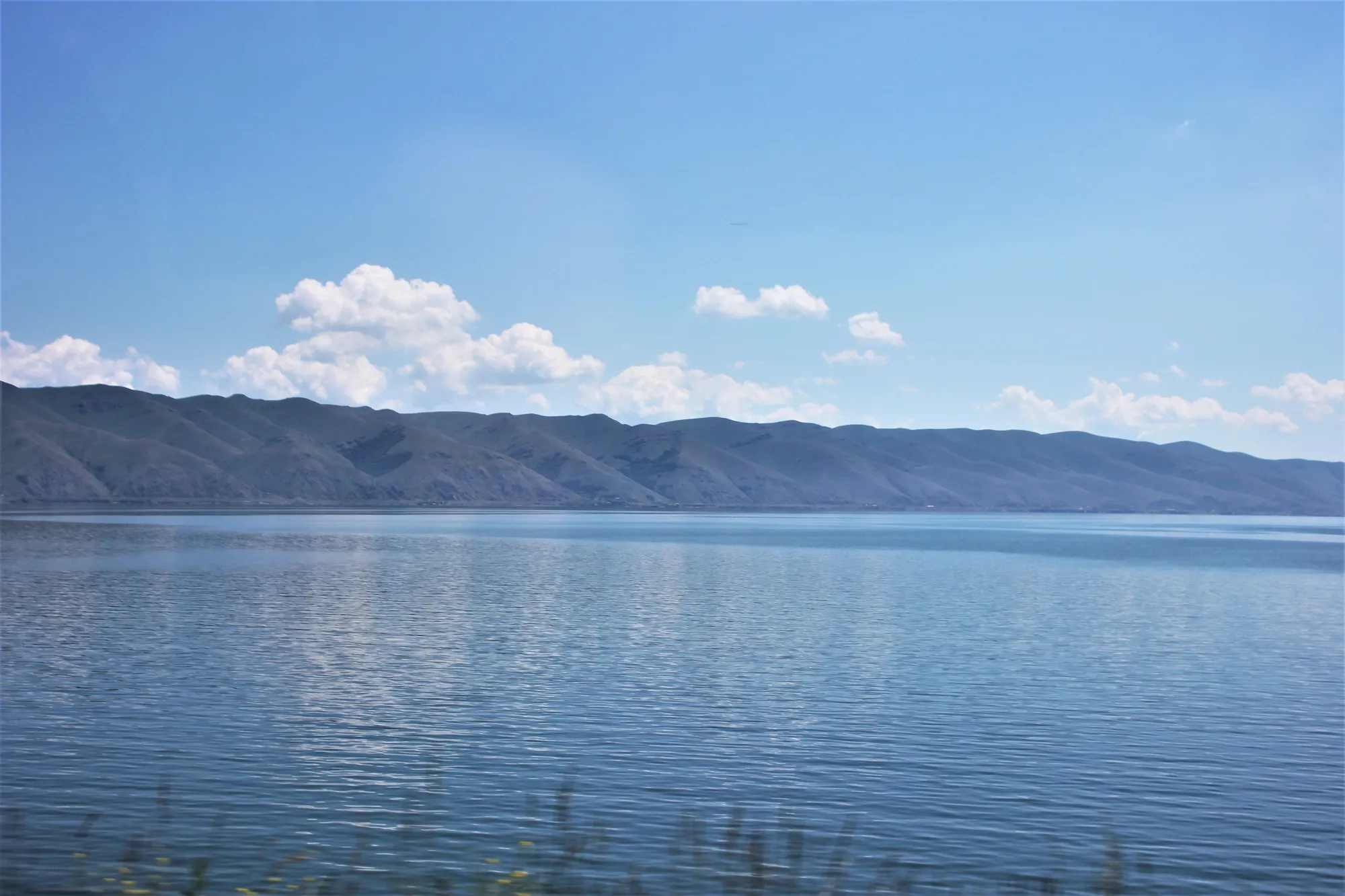 Sewansee mit Bergpanorama